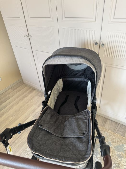 Коляска с люлькой