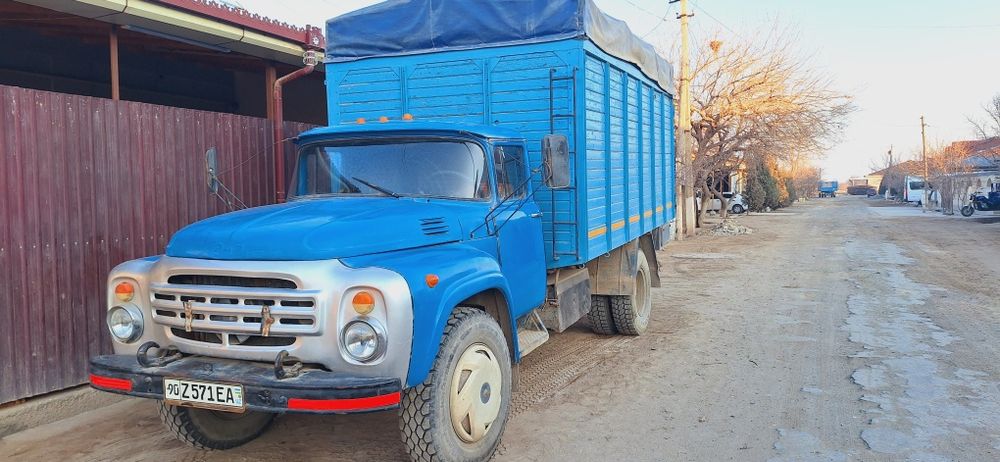 Zil 131 transporti sotiladi