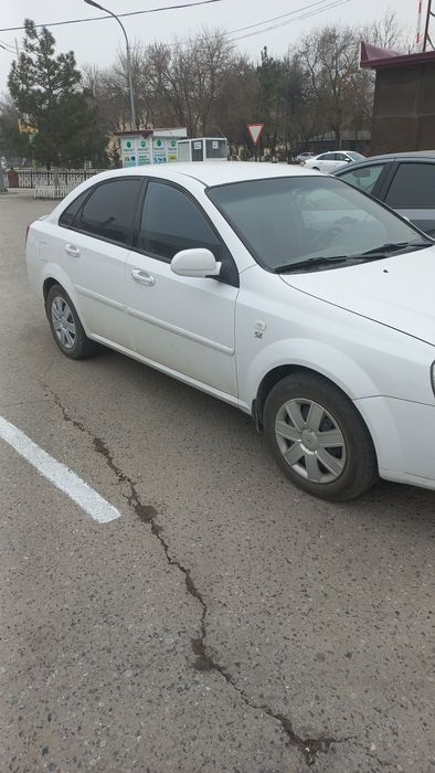 Lasetti 1.8 xolati yaxshi