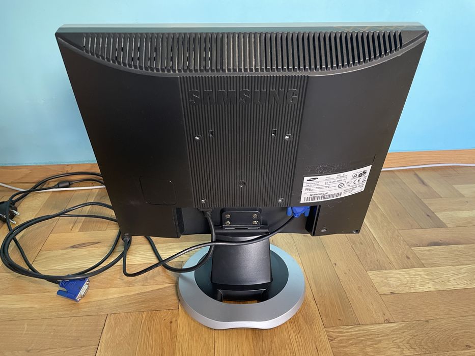 Стари монитори Samsung / AOC 17 инча