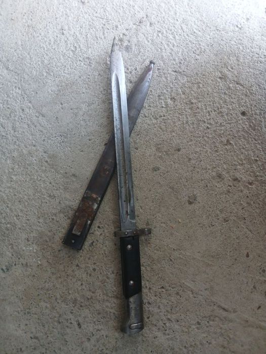 Baioneta veche straina