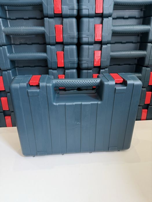 Куфар за инструменти + Бургии 6/8/10 , Шило и Секач