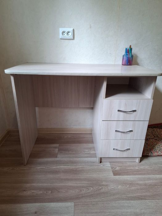 Продам письменный стол
