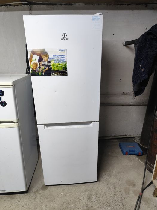 Продам холодильник Индезит