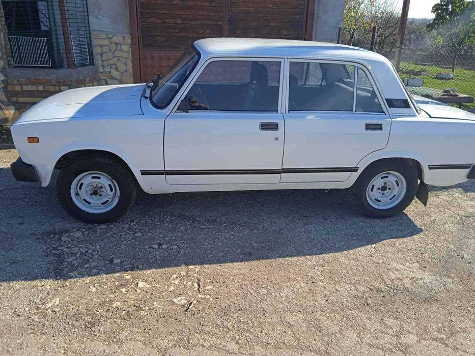 Продавам ЛАДА 2105