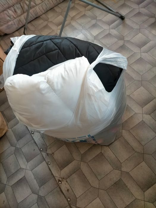 Отдам женские вещи символично