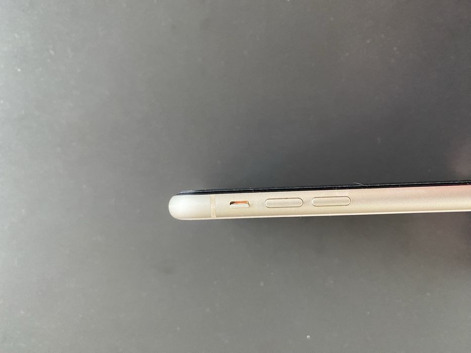 iPhone 11 64GB с 12 месеца оставаща гаранция