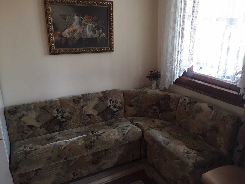 Продавам ъглов кухненски диван