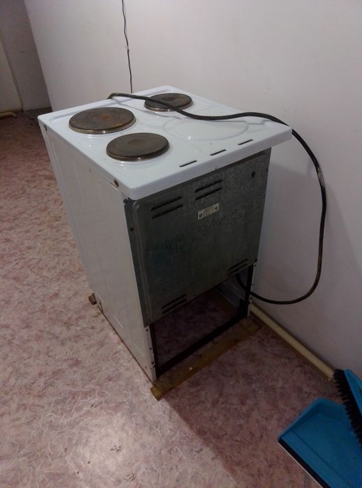 Продам электроплиту четырёхкомфорку