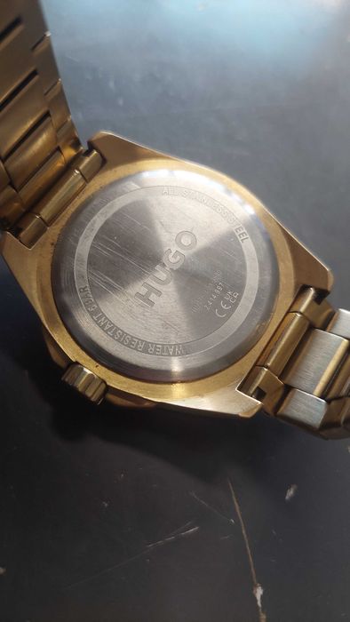 Часовник HUGO (gold)