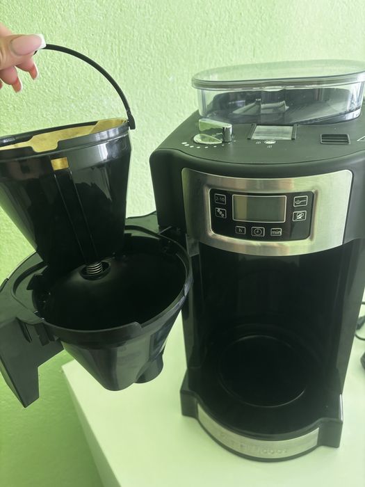 Russell Hobbs кафемашина с мелачка Grind & Brew