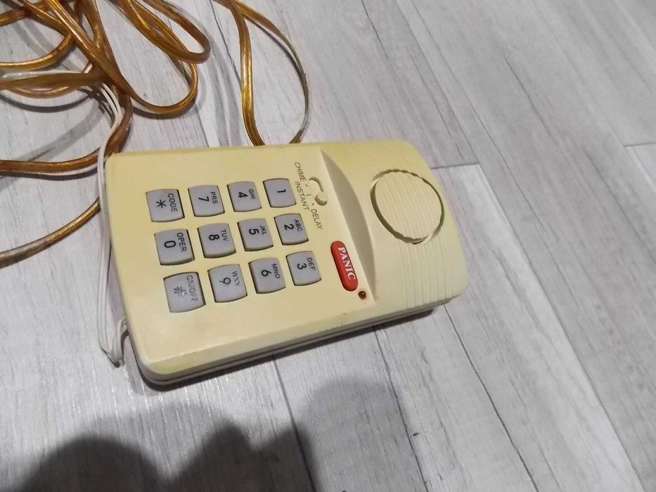 dispozitiv alarma securitate si suport USB/kit telefon  - 60/150 lei