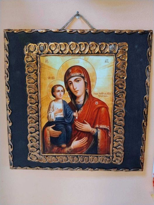 Картини размер 25/25 см на дървена основа.