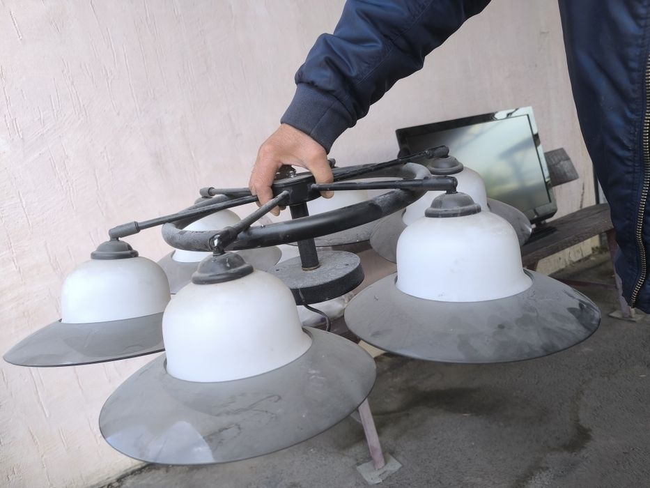 Продам срочно люстру