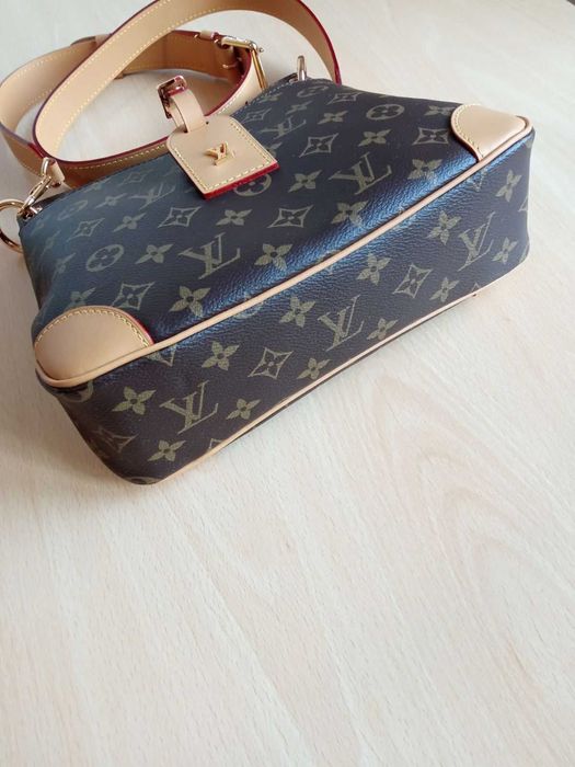 Louis Vuitton Дамска стилна и функционална Чанта Монограм