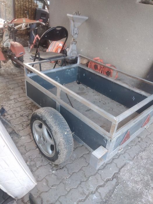Vând remorcuță de motocultot toată completă numa de pus pe motocultor stopuri bucșă să nu să răstoarne.etc