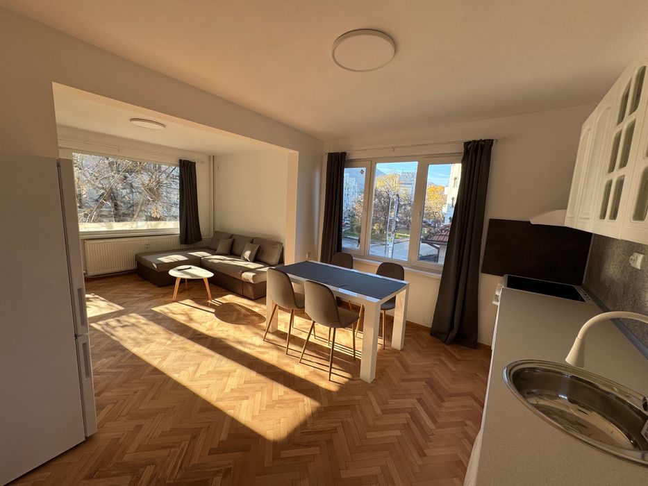 Дава се под наем Тристаен апартамент в Враца, Център - 80 кв.м за 408 € - Снимка #2