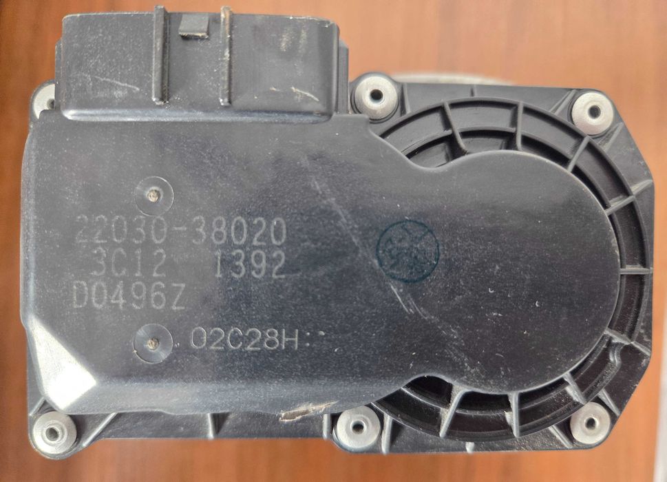Дроссельная заслонка Toyota 3UR-FE (5.7)
