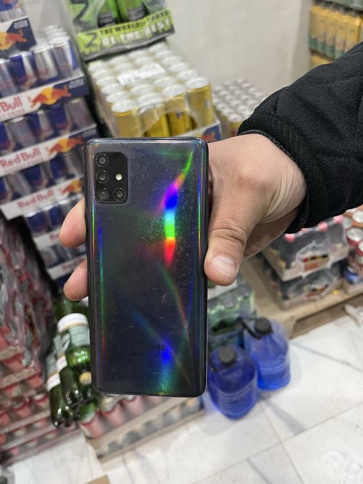 Самсунг а51 в хорошем состояние