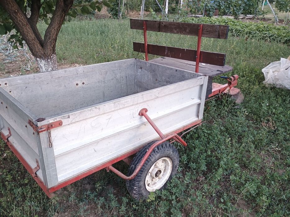 Remorca motocultor cu sezut de aluminiu, stare foarte buna