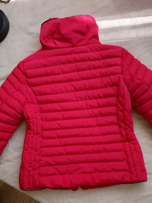 Зимно червено яке