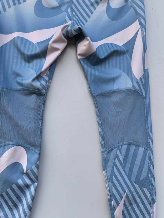 Nike оригинален дамски клин М/Л размер