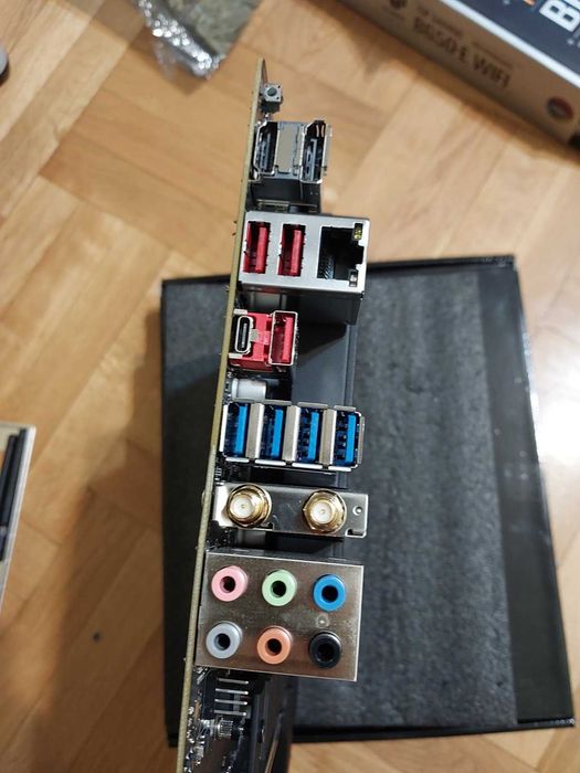 AMD Ryzen 9 7950X + MSI Pro B650-S Wi-Fi