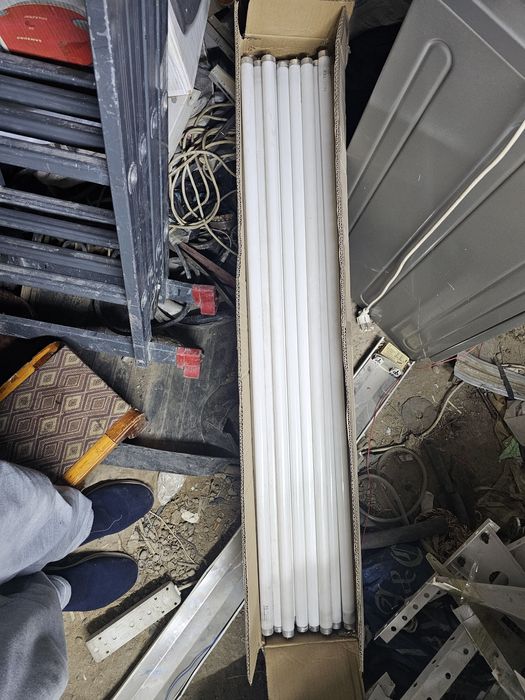 Срочно продам дневной Лампочка рабочий 120 см б/у