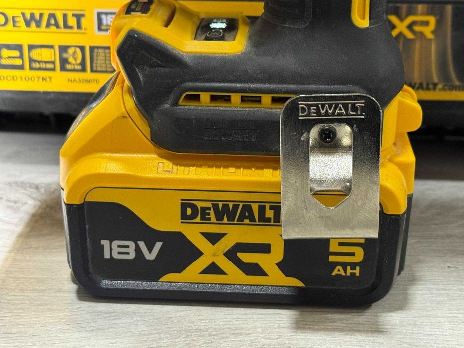 Акумулаторен ударен винтоверт DeWALT DCD1007 с батерия и зарядно