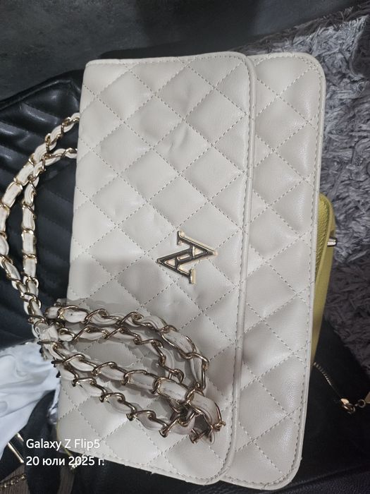 Дамски чанти DKNY, естествена кожа