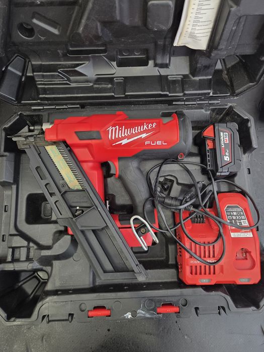 Pistol de batut cuie in lemn Milwaukee M18 FFN CA NOU