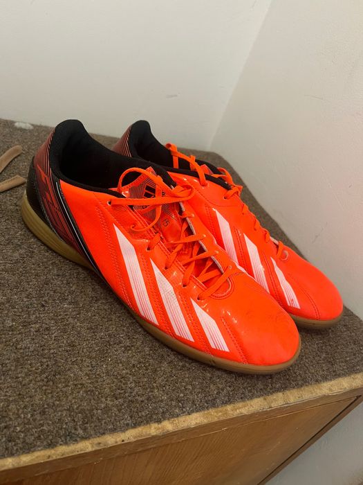 Футболни обувки Адидас