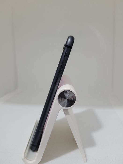 Ipfone 8 - 64gb in stare foarte buna