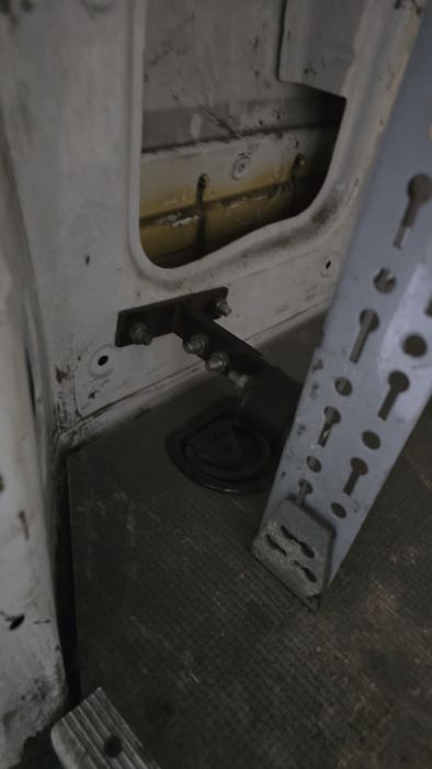 Rafturi metalice autoutilitare