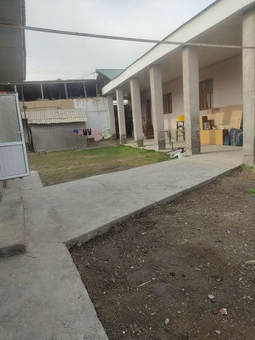 Hovli sotiladi 5,5 sotiq atvosi Moshina bozorga yetmi Nog'oy qo'rg'on