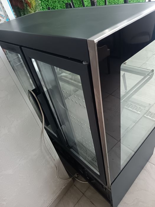 Витринный холодильник
