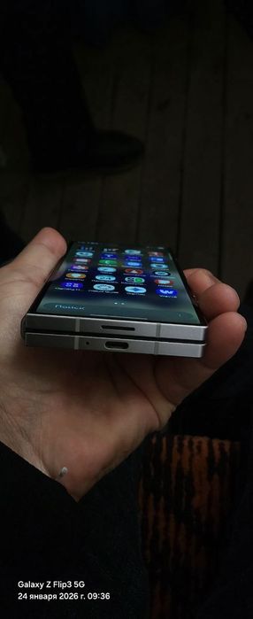 Z Fold 6  256 Gb toza ishlatilgan karopkasi yuq 2 ta sim