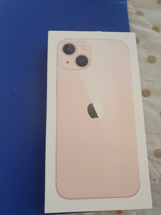 Telefon iPhone 13 Roz
