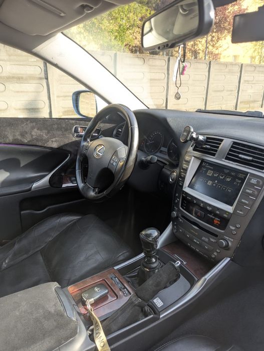 Vând Lexus  IS 220
