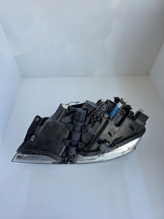 Десен фар Skoda Superb I 3U4