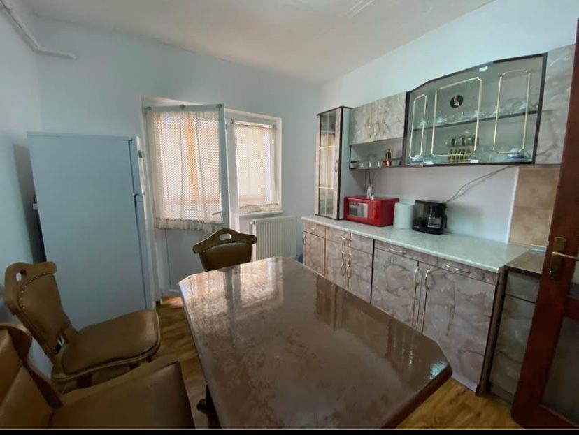 Inchiriez apartament cu 3 camere Strada Calea lui Traian  Calmanesti