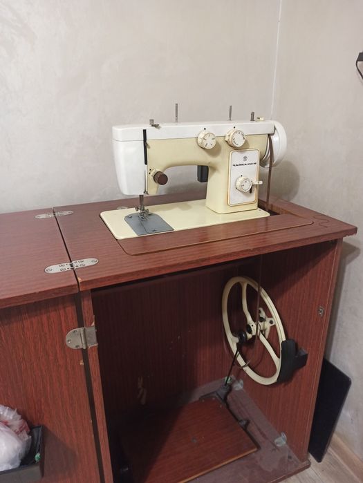 Швейная машина Чайка