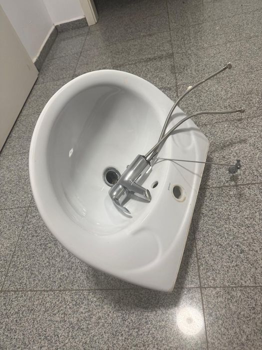 Lavoar / Chiuvetă Baie Cersanit + Baterie Monocomandă Incluză – Stare Excelentă