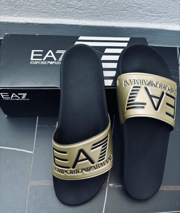 Чехли Emporio Armani EA7