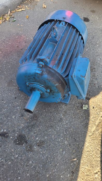 Vînd motor electric 380v are între 18 si 22 kw 1500rm