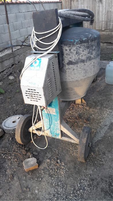 Inchiriez pompa de tencuit , betoniera si altele