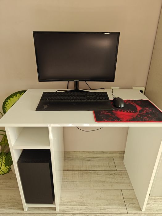 Настолен компютър + извит монитор + RGB клавиатура