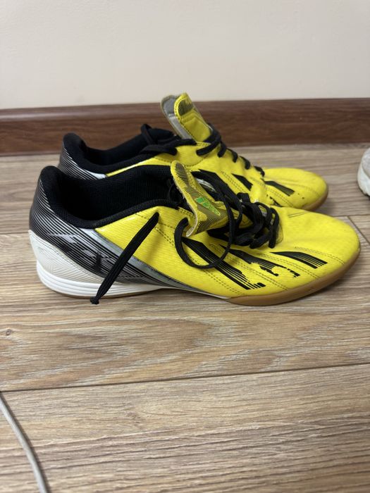 Футбольная обувь бутцы