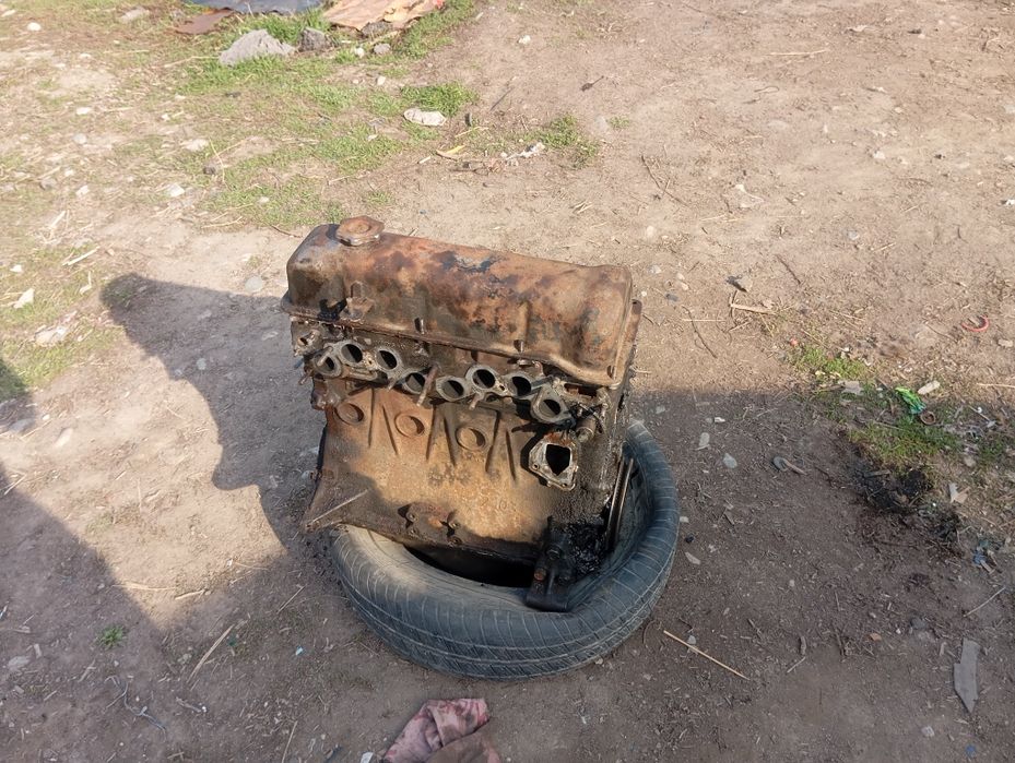 Двигатель мотор Жигули ваз 2103