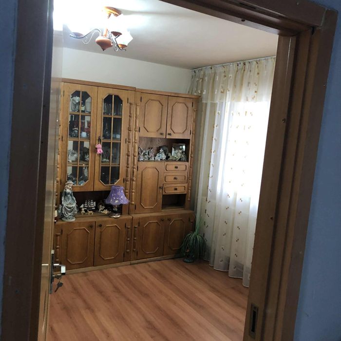 Apartament 3 camere semidecomandat